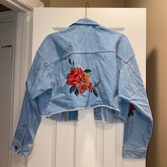 BDG cropped denim jacket with flower detail - Picture 3 of 3